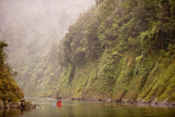 2 Canoeing Whanganui River